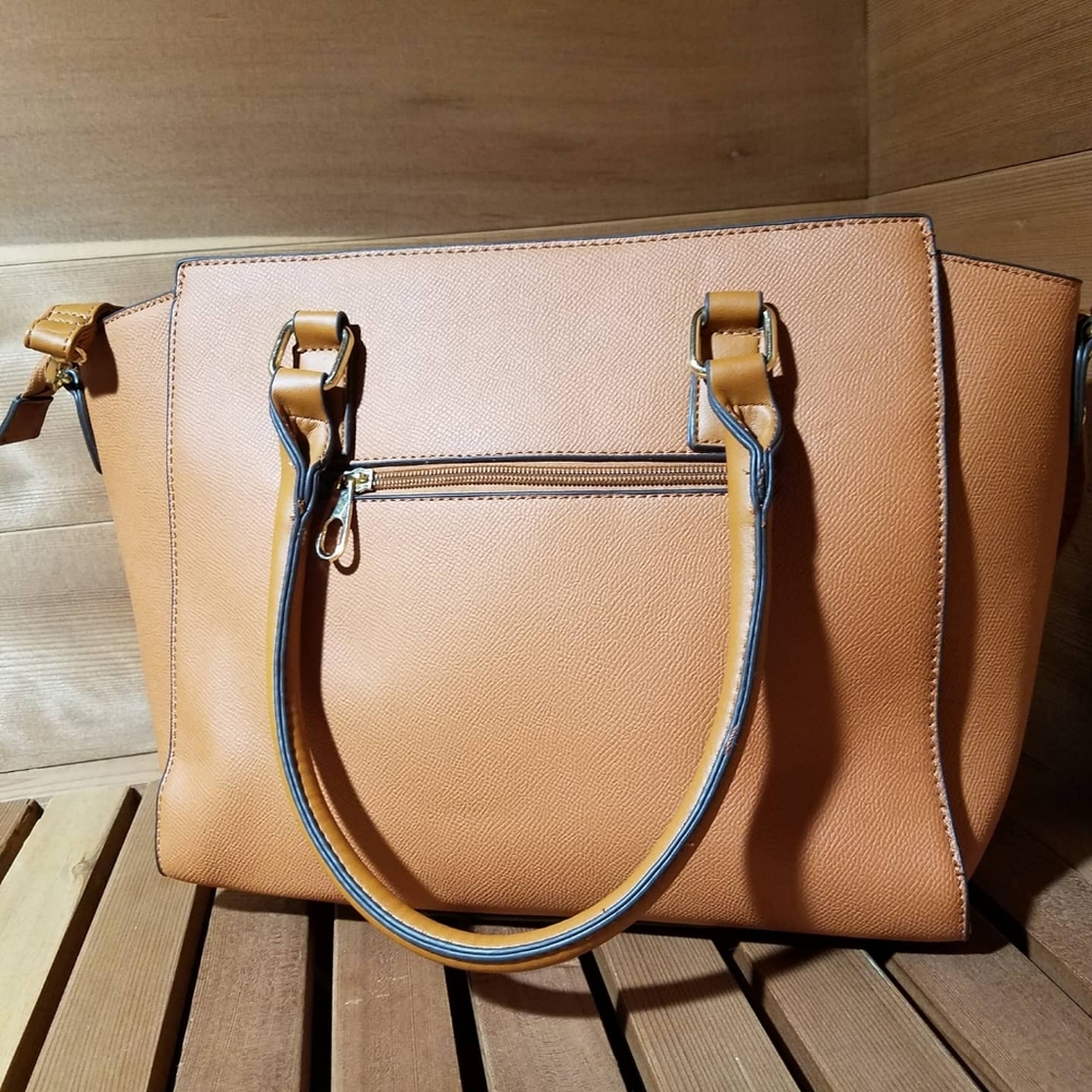 Handbag - Picture 2 of 3